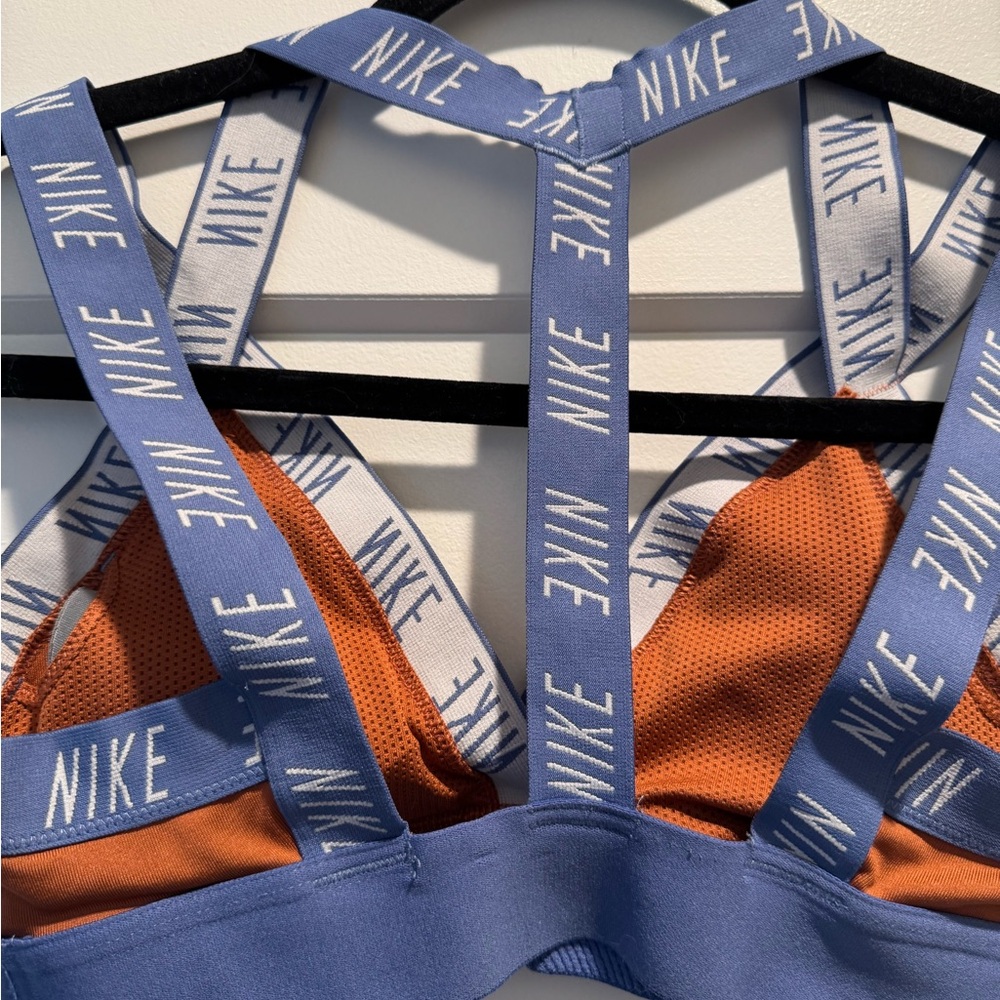 Nike Strappy Sports Bra - Picture 4 of 4